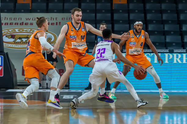 以待她接下 以待她接下